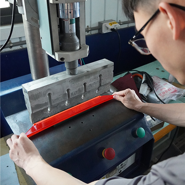 三角錐プラスチック溶接